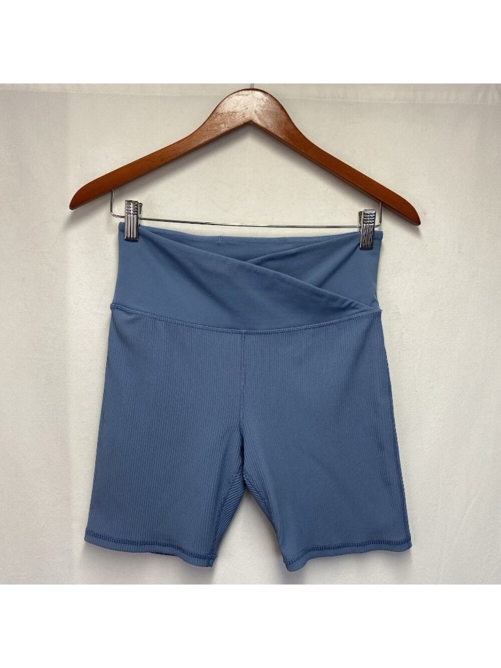 Athleta Elation Crossover Rib 7” Short Women Medium Light Blue Mid-Rise